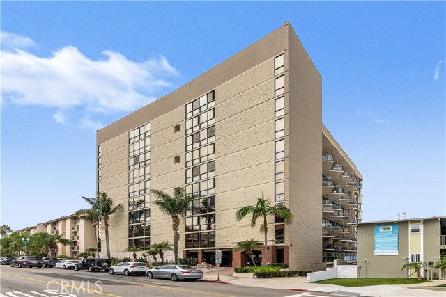 Stately and proud Ocean Plaza building on Esplanade