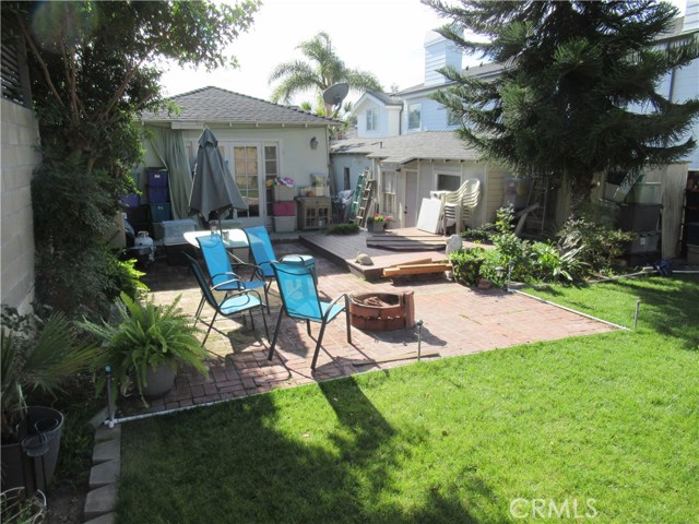 621 25th Street, Manhattan Beach, California 90266, 3 Bedrooms Bedrooms, ,2 BathroomsBathrooms,Residential,Sold,25th,SB19048331