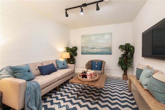 114 Guadalupe Avenue, Redondo Beach, California 90277, 2 Bedrooms Bedrooms, ,Residential,Sold,Guadalupe,SB19074799