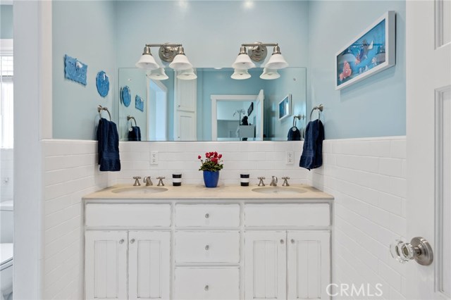 804 Juanita Avenue, Redondo Beach, California 90277, 4 Bedrooms Bedrooms, ,3 BathroomsBathrooms,Residential,Sold,Juanita,SB20123579