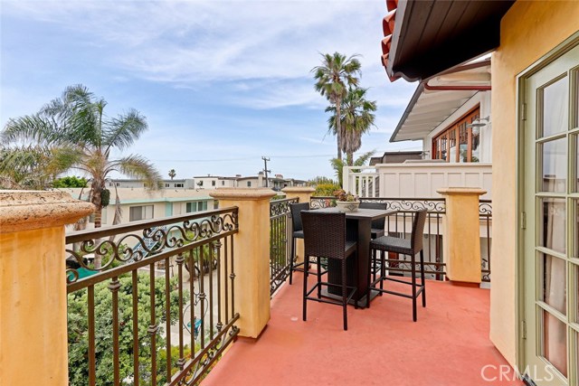 333 11th Street, Manhattan Beach, California 90266, 4 Bedrooms Bedrooms, ,4 BathroomsBathrooms,Residential,Sold,11th,SB17141036