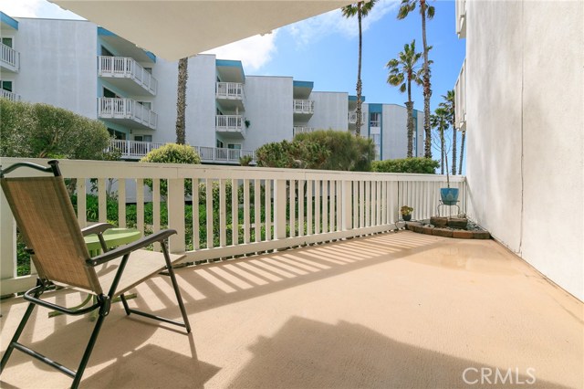 620 The Village, Redondo Beach, California 90277, 1 Bedroom Bedrooms, ,1 BathroomBathrooms,Residential,Sold,The Village,SB19050077