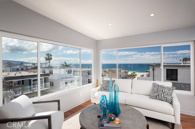 133 1st Street, Manhattan Beach, California 90266, 3 Bedrooms Bedrooms, ,2 BathroomsBathrooms,Residential,Sold,1st,SB20052011