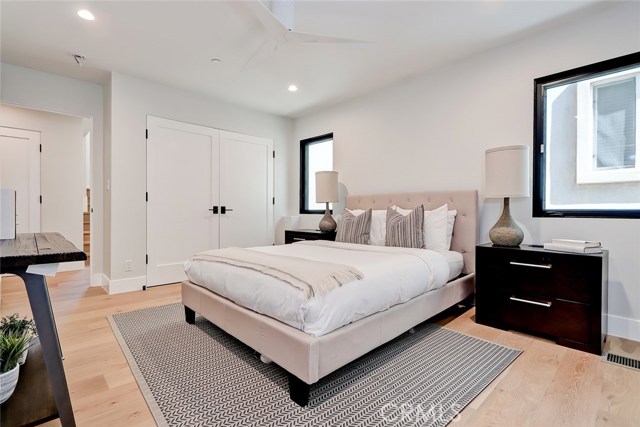 1705 Bayview Drive, Hermosa Beach, California 90254, 4 Bedrooms Bedrooms, ,2 BathroomsBathrooms,Residential,Sold,Bayview,SB20095687