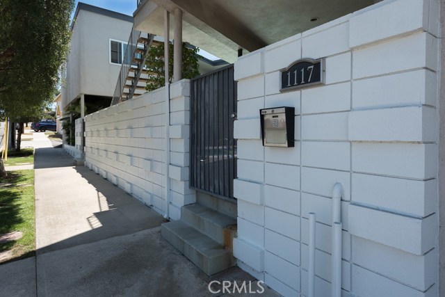 1117 Pacific Avenue, Manhattan Beach, California 90266, 2 Bedrooms Bedrooms, ,1 BathroomBathrooms,Residential,Sold,Pacific,SB17151758