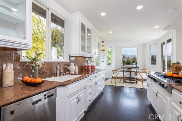 700 Avenue C, Redondo Beach, California 90277, 5 Bedrooms Bedrooms, ,5 BathroomsBathrooms,Residential,Sold,Avenue C,SB19123719