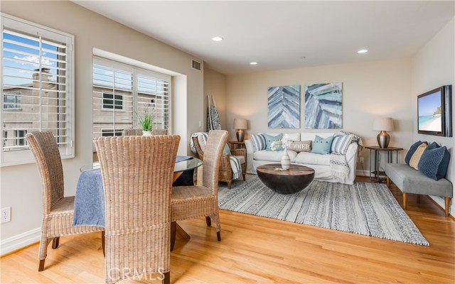 3020 Highland Avenue, Manhattan Beach, California 90266, 3 Bedrooms Bedrooms, ,4 BathroomsBathrooms,Residential,Sold,Highland,PV20123774