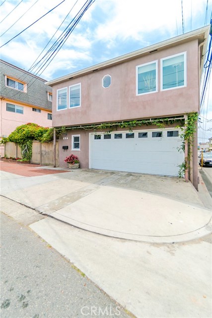 126 8th Street, Hermosa Beach, California 90254, 2 Bedrooms Bedrooms, ,2 BathroomsBathrooms,Residential,Sold,8th,SB18121226