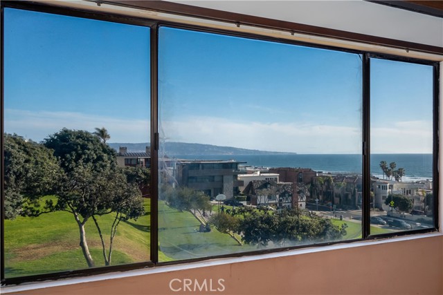 219 27th Street, Manhattan Beach, California 90266, 5 Bedrooms Bedrooms, ,3 BathroomsBathrooms,Residential,Sold,27th,SB21135185