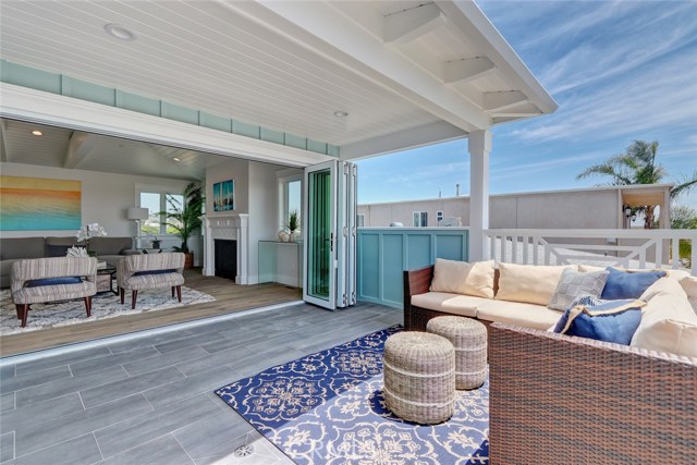 700 Loma Drive, Hermosa Beach, California 90254, 3 Bedrooms Bedrooms, ,3 BathroomsBathrooms,Residential,Sold,Loma,SB18137113