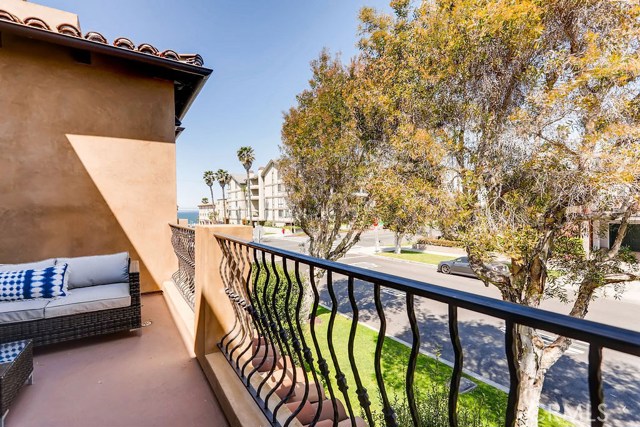 200 Avenue C, Redondo Beach, California 90277, 4 Bedrooms Bedrooms, ,3 BathroomsBathrooms,Residential,Sold,Avenue C,SB19268226