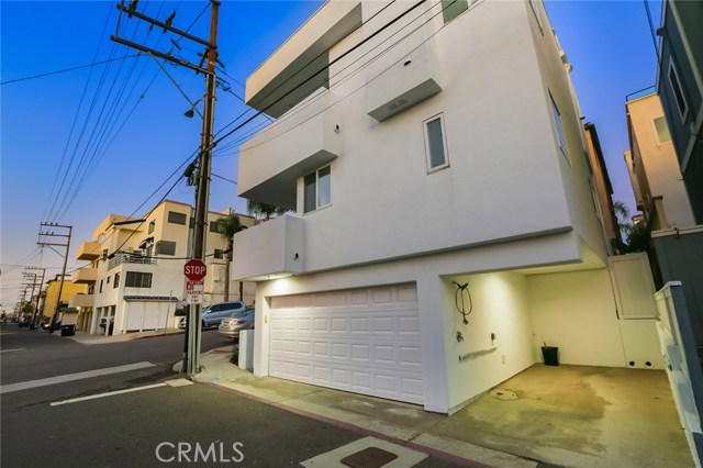 220 4th Street, Hermosa Beach, California 90254, 3 Bedrooms Bedrooms, ,4 BathroomsBathrooms,Residential,Sold,4th,PW18290182