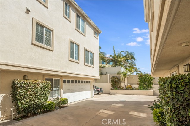 Direct access garage and guest parking