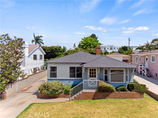 917 10th Street, Manhattan Beach, California 90266, 3 Bedrooms Bedrooms, ,2 BathroomsBathrooms,Residential,Sold,10th,SB19168634