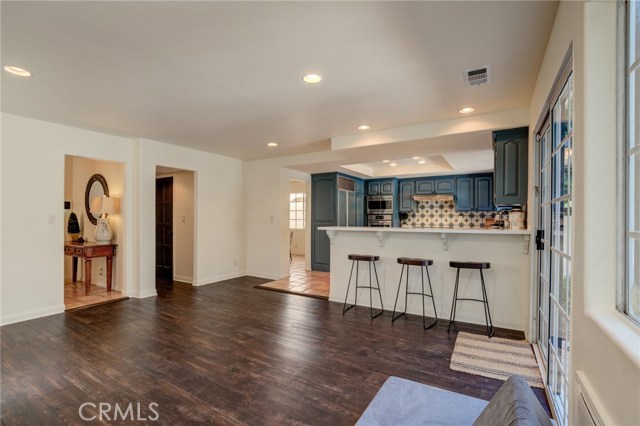 716 Lucia Avenue, Redondo Beach, California 90277, 3 Bedrooms Bedrooms, ,2 BathroomsBathrooms,Residential,Sold,Lucia,PV20207865