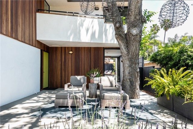 587 36th Street, Manhattan Beach, California 90266, 3 Bedrooms Bedrooms, ,2 BathroomsBathrooms,Residential,Sold,36th,SB21105044