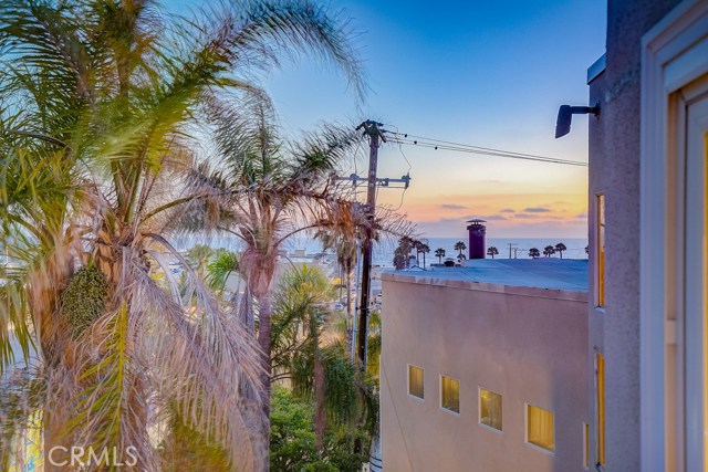 1401 Manhattan Avenue, Hermosa Beach, California 90254, 4 Bedrooms Bedrooms, ,3 BathroomsBathrooms,Residential,Sold,Manhattan,SB19160041