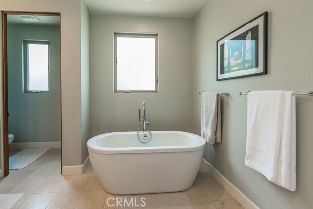 Soaking tub in the Master awaits you!  :)