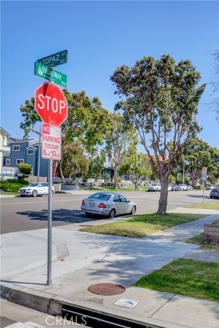 704 Broadway, Redondo Beach, California 90277, 3 Bedrooms Bedrooms, ,2 BathroomsBathrooms,Residential,Sold,Broadway,SB20108157