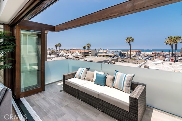 1120 Palm Drive, Hermosa Beach, California 90254, 4 Bedrooms Bedrooms, ,2 BathroomsBathrooms,Residential,Sold,Palm,SB18149119