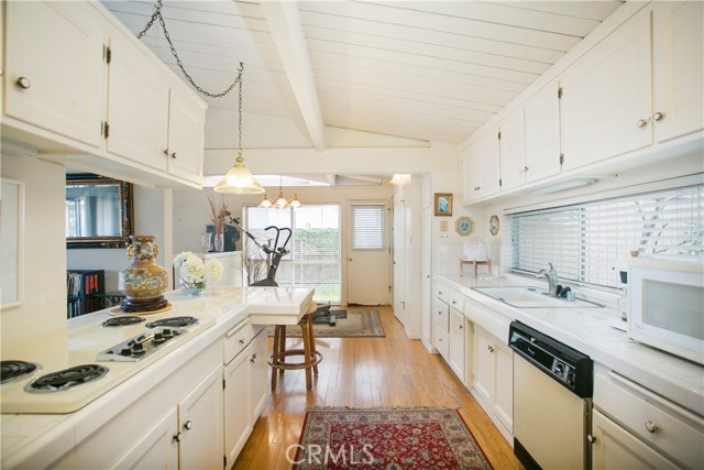 1020 Pacific Avenue, Manhattan Beach, California 90266, 4 Bedrooms Bedrooms, ,1 BathroomBathrooms,Residential,Sold,Pacific,SB17069803