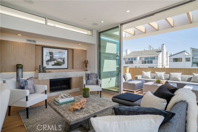 131 2nd Street, Hermosa Beach, California 90254, 4 Bedrooms Bedrooms, ,4 BathroomsBathrooms,Residential,Sold,2nd,SB19073645