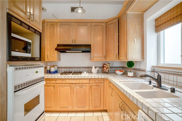 1517 Crest Drive, Manhattan Beach, California 90266, 3 Bedrooms Bedrooms, ,2 BathroomsBathrooms,Residential,Sold,Crest,SB19195795