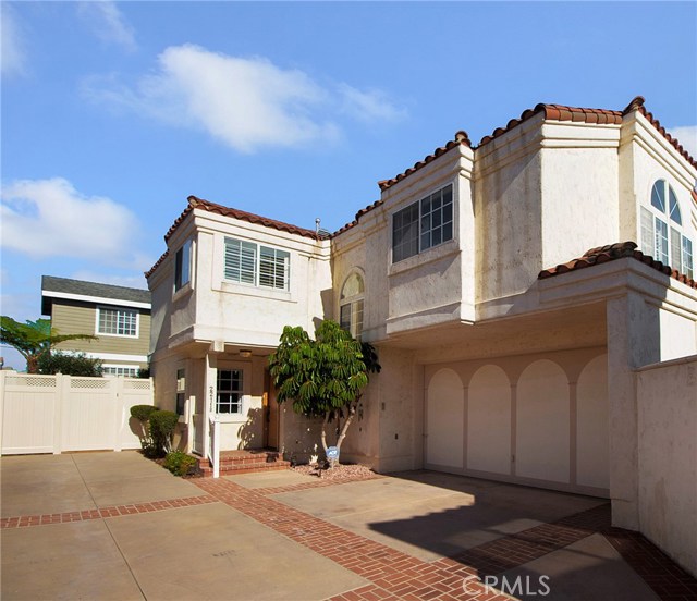 2211 Clark Lane, Redondo Beach, California 90278, 4 Bedrooms Bedrooms, ,2 BathroomsBathrooms,Residential,Sold,Clark,OC19000065