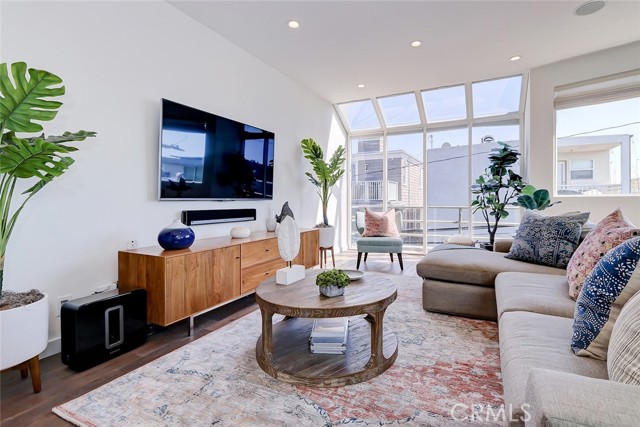 417 20th Place, Manhattan Beach, California 90266, 3 Bedrooms Bedrooms, ,2 BathroomsBathrooms,Residential,Sold,20th,SB21058820