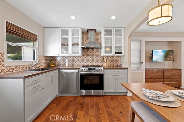 911 Emerald Street, Redondo Beach, California 90277, 2 Bedrooms Bedrooms, ,1 BathroomBathrooms,Residential,Sold,Emerald,SB21083100