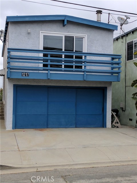 1217 11th Place, Hermosa Beach, California 90254, 3 Bedrooms Bedrooms, ,1 BathroomBathrooms,Residential,Sold,11th,SB17127684