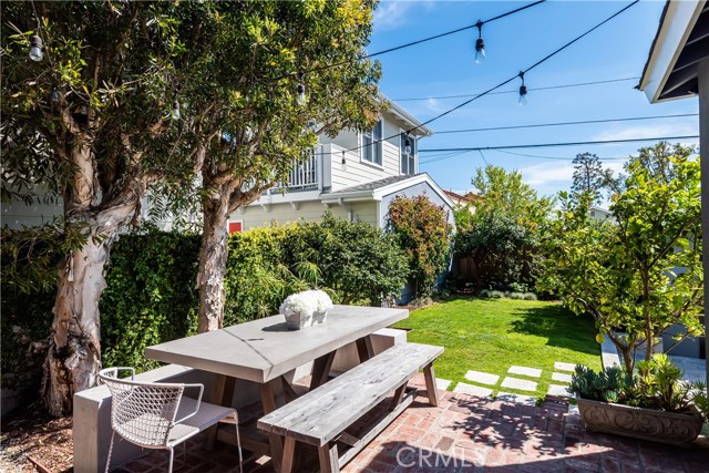 592 33rd Street, Manhattan Beach, California 90266, 3 Bedrooms Bedrooms, ,3 BathroomsBathrooms,Residential,Sold,33rd,SB19082655