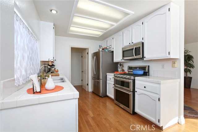 Inviting Kitchen w/stainless steel appliances, attached laundry room & walk-in pantry
