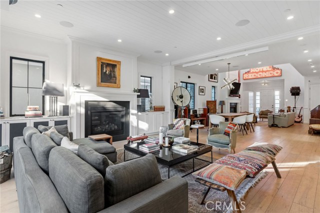 1405 Oak Avenue, Manhattan Beach, California 90266, 4 Bedrooms Bedrooms, ,4 BathroomsBathrooms,Residential,Sold,Oak,SB20231748