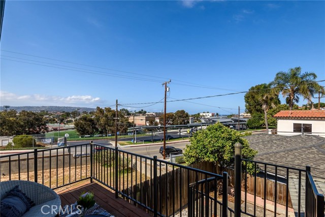 403 Lucia Avenue, Redondo Beach, California 90277, 3 Bedrooms Bedrooms, ,1 BathroomBathrooms,Residential,Sold,Lucia,SB18144542