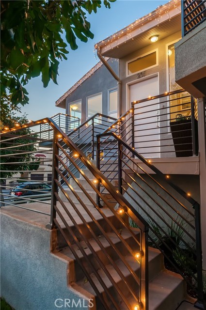 201 24th Street, Hermosa Beach, California 90254, 3 Bedrooms Bedrooms, ,2 BathroomsBathrooms,Residential,Sold,24th,SB17267233