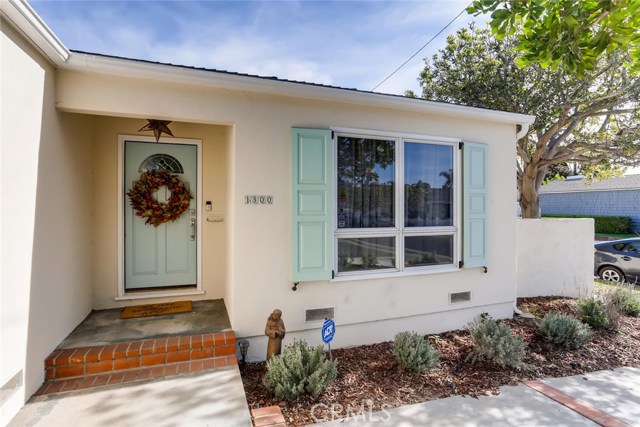 1500 Lynngrove Drive, Manhattan Beach, California 90266, 3 Bedrooms Bedrooms, ,1 BathroomBathrooms,Residential,Sold,Lynngrove,PT20027087