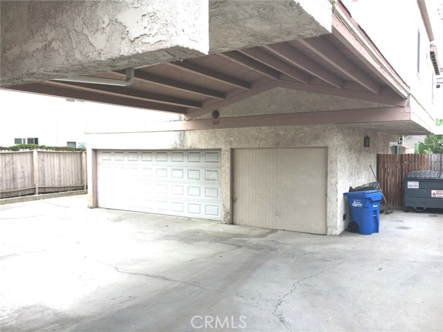 ATTACHED GARAGE FOR FRONT HOUSE