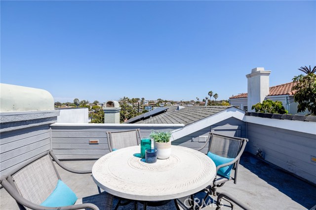 513 Camino Real, Redondo Beach, California 90277, 5 Bedrooms Bedrooms, ,2 BathroomsBathrooms,Residential,Sold,Camino Real,SB20152280
