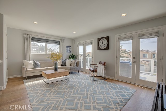 1124 1st Street, Hermosa Beach, California 90254, 4 Bedrooms Bedrooms, ,3 BathroomsBathrooms,Residential,Sold,1st,SB20124705