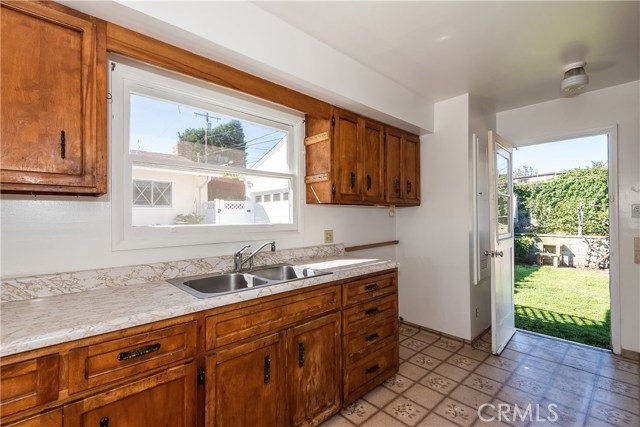 1717 Meadows Avenue, Manhattan Beach, California 90266, 3 Bedrooms Bedrooms, ,1 BathroomBathrooms,Residential,Sold,Meadows,SB19055277