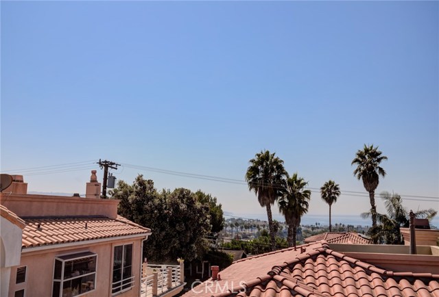 716 Lucia Avenue, Redondo Beach, California 90277, 3 Bedrooms Bedrooms, ,2 BathroomsBathrooms,Residential,Sold,Lucia,PV20207865