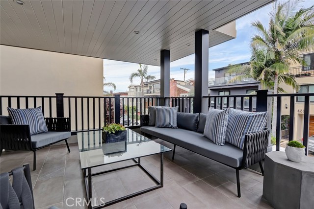 436 27th Street, Manhattan Beach, California 90266, 4 Bedrooms Bedrooms, ,4 BathroomsBathrooms,Residential,Sold,27th,SB19108994