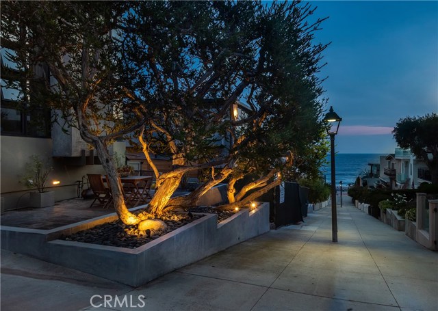 220 16th Street, Manhattan Beach, California 90266, 5 Bedrooms Bedrooms, ,4 BathroomsBathrooms,Residential,Sold,16th,SB19113245