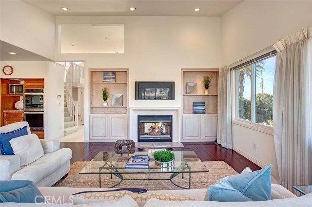 939 1st Street, Manhattan Beach, California 90266, 4 Bedrooms Bedrooms, ,4 BathroomsBathrooms,Residential,Sold,1st,SB17057614