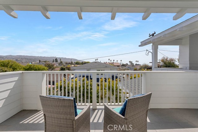 1307 Gertruda Avenue, Redondo Beach, California 90277, 5 Bedrooms Bedrooms, ,1 BathroomBathrooms,Residential,Sold,Gertruda,SB21076858