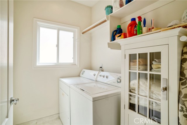 Good Size Laundry Room :)