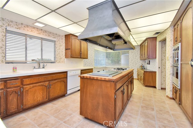 Kitchen with Breakfast Nook