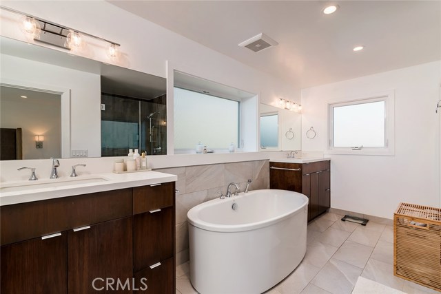 1072 7th Street, Hermosa Beach, California 90254, 4 Bedrooms Bedrooms, ,3 BathroomsBathrooms,Residential,Sold,7th,SB19164165