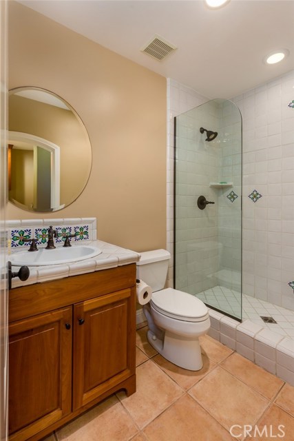 Ensuite guest bathroom with shower